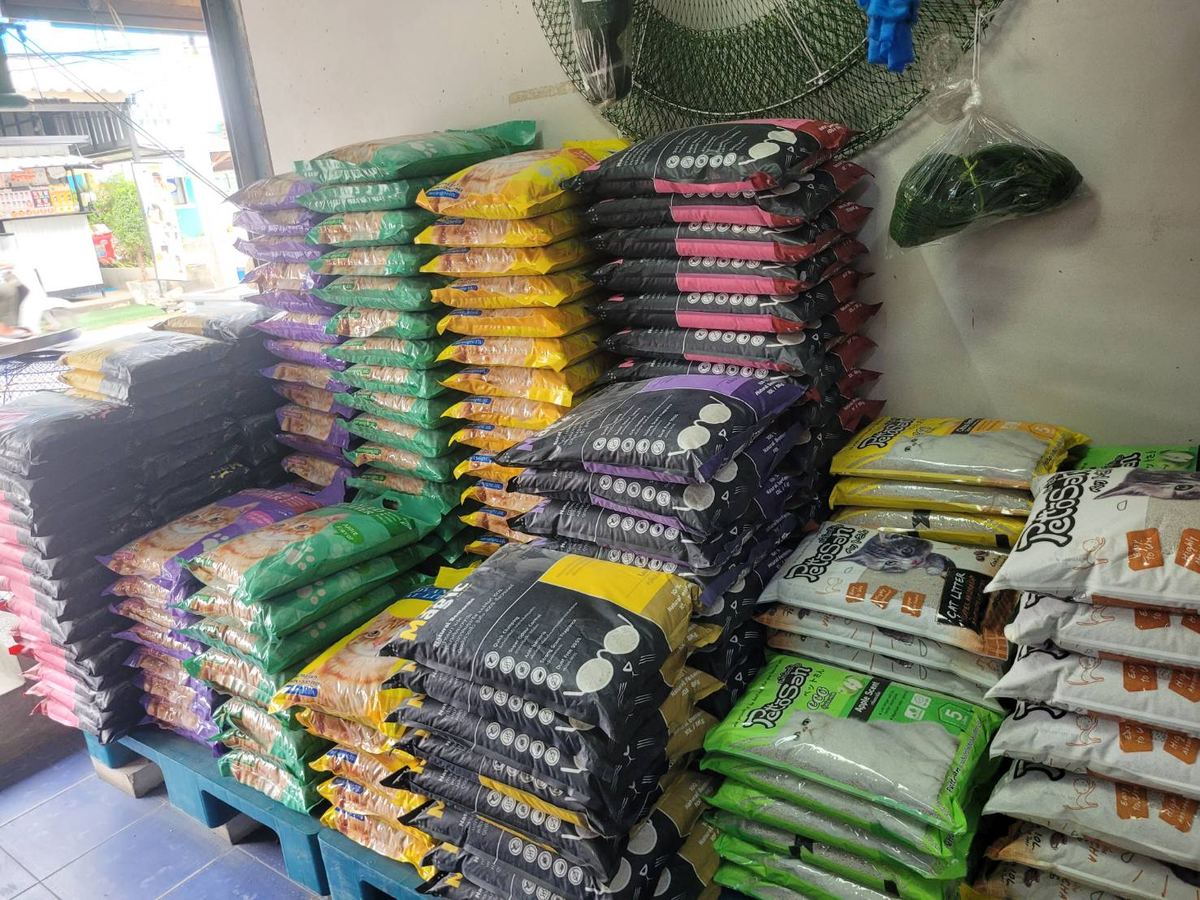 ข้าวสารและสินค้าในร้าน
