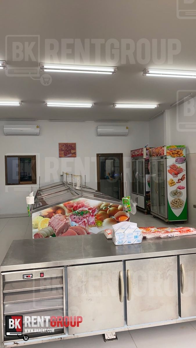 ตู้โชว์เนื้อและตู้แช่ภายในร้าน