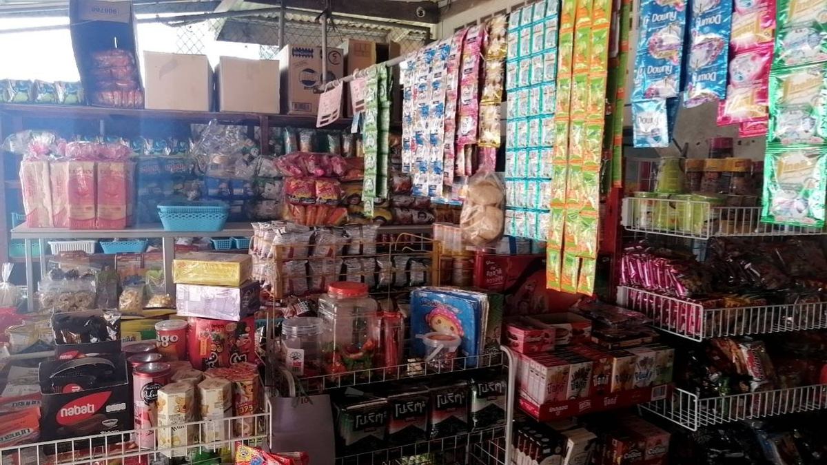 ชั้นขนมและของใช้