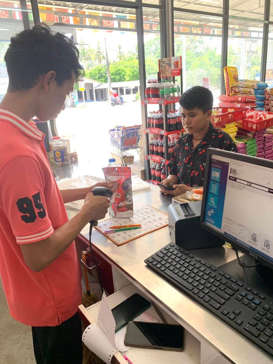 ยิงบาร์โค้ดสินค้าที่เคาน์เตอร์