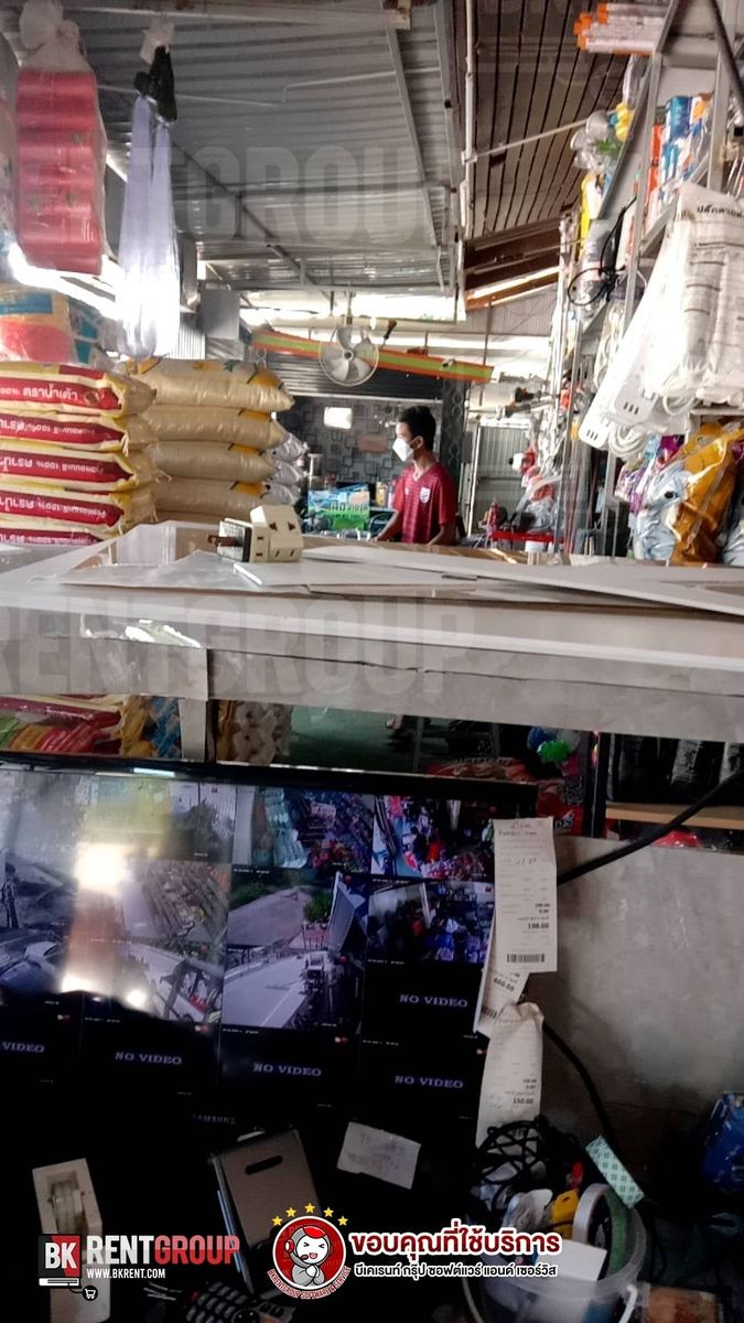 ในร้าน กองกระสอบข้าวสารและจุดขาย