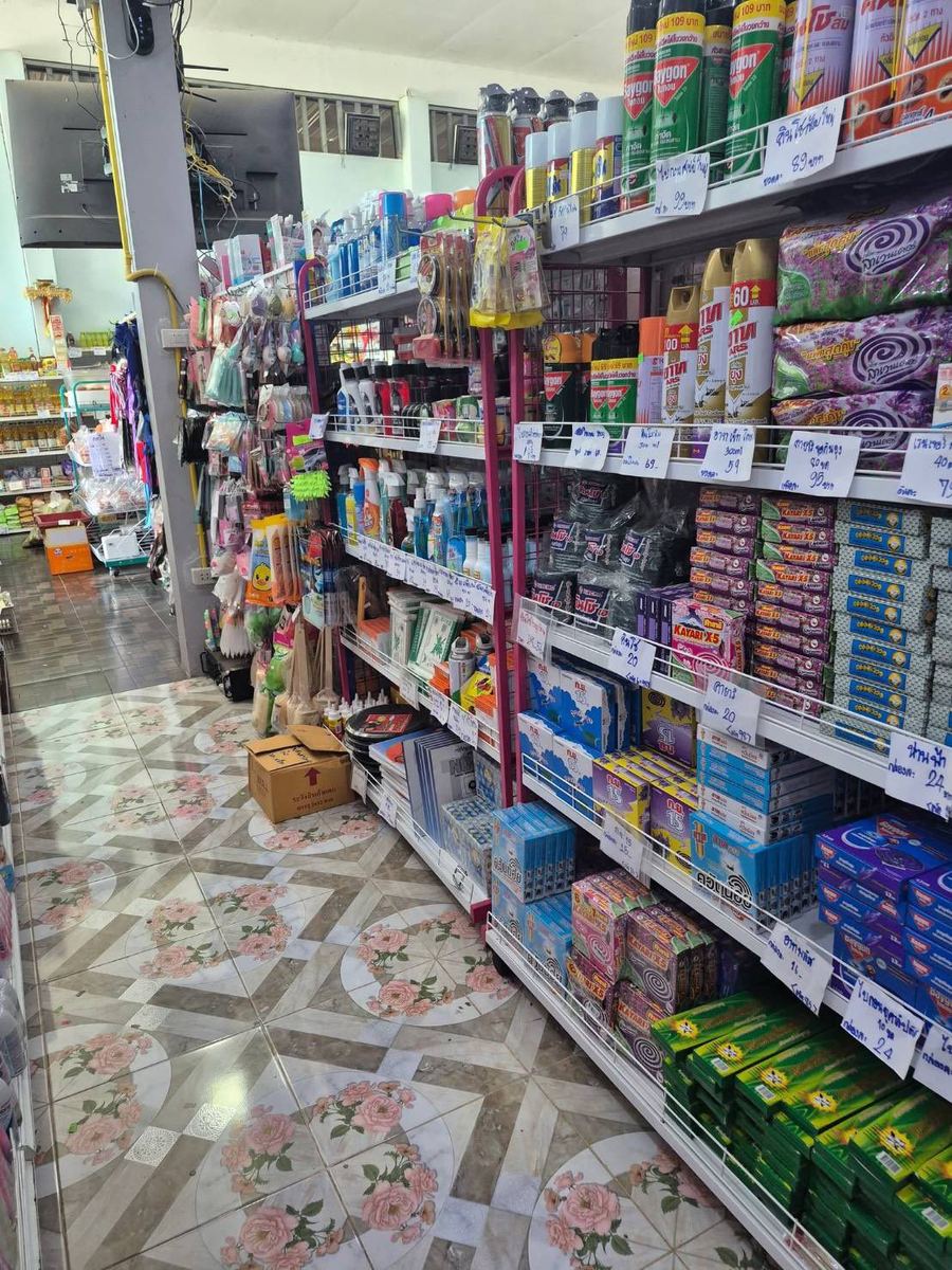 ชั้นของใช้ในบ้าน