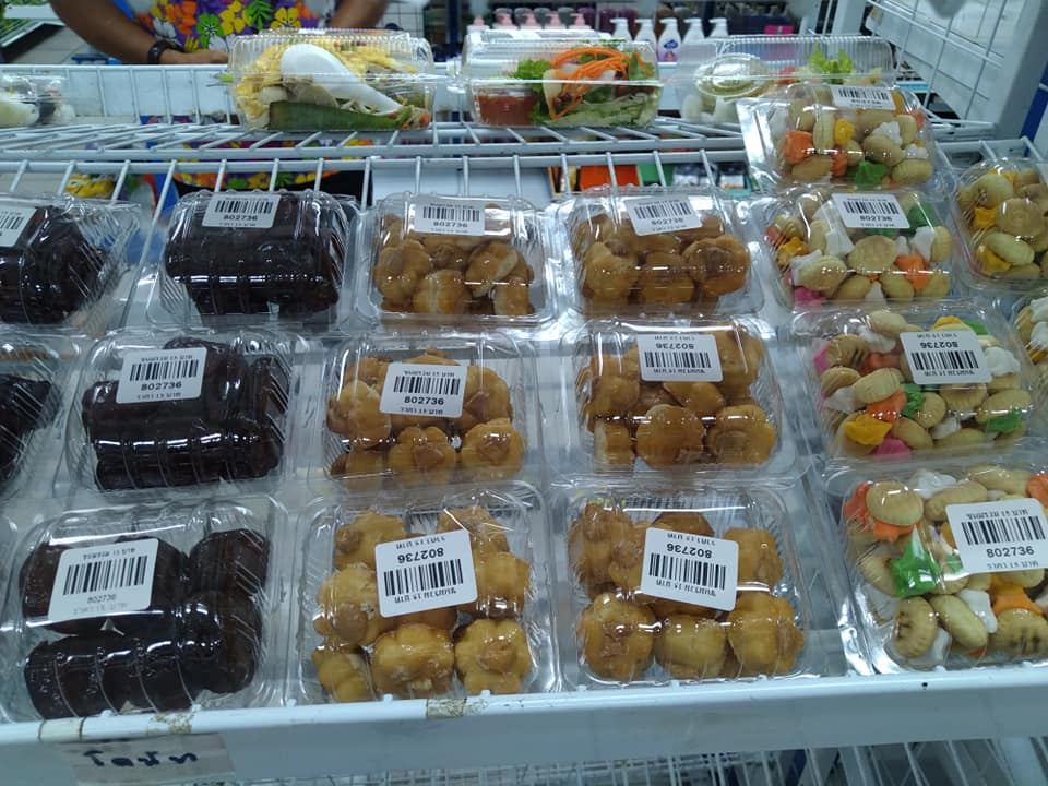 ขนมแพ็กกล่องติดฉลากบาร์โค้ด