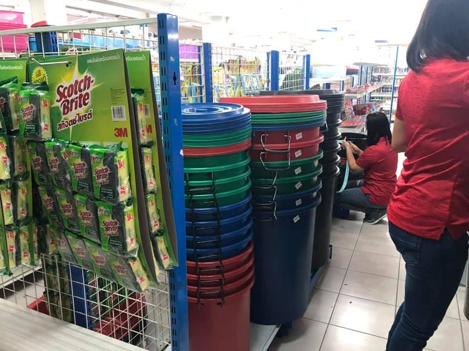 แผงแผ่นใยขัดและถังพลาสติก