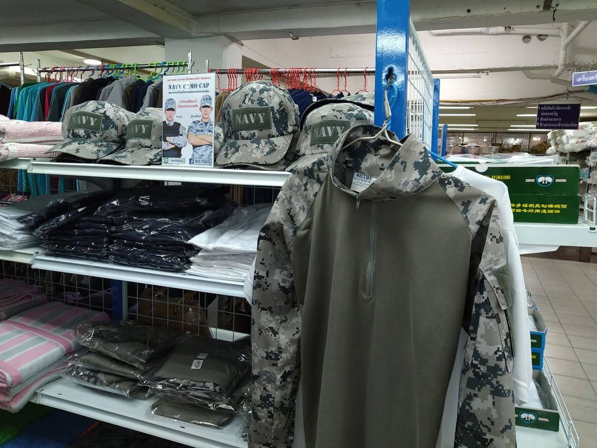 มุมหมวกและเสื้อลายพราง