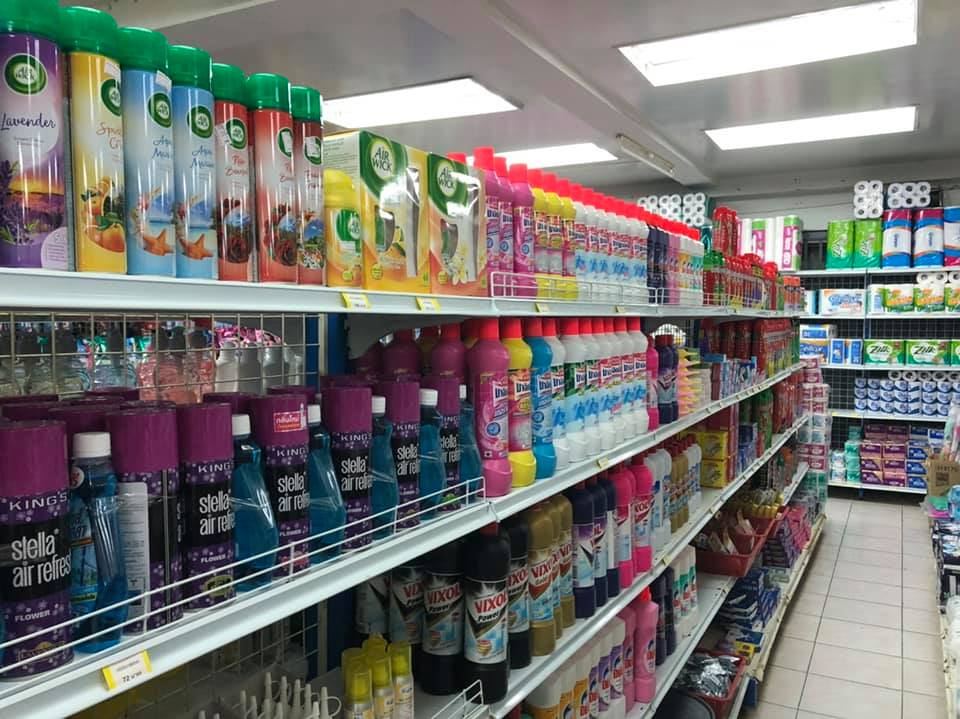 ชั้นน้ำยาทำความสะอาดและของใช้ในบ้าน